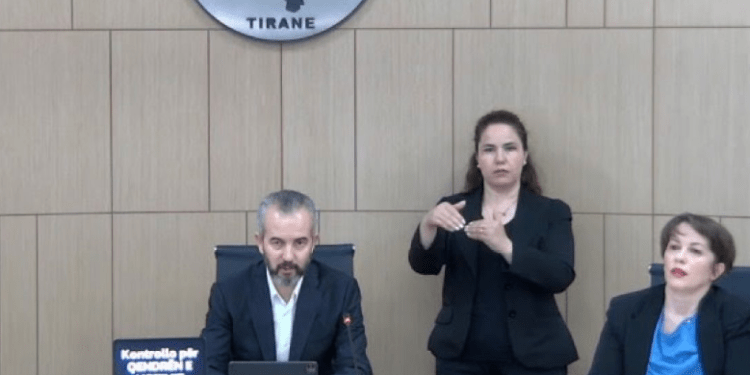 Kryetari i KQZ-së: Në 7 qendra të votimit po qëndrojnë persona të paautorizuar