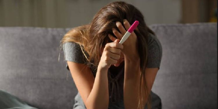 Si ta përballojmë krizën e të qenit nënë në adoleshencë?!