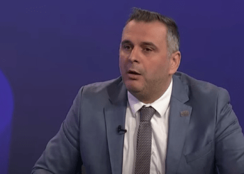 Bajqinovci-Abdixhikut: Dikur luaje në piano, tash paske filluar të vizatosh