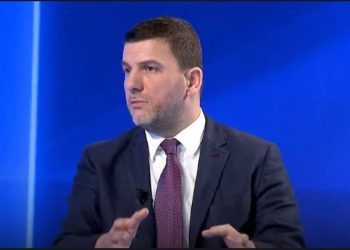 Krasniqi: Kosova kurrë nuk ka pasur më shumë tendera njëburimorë se nën qeverisjen e Kurtit