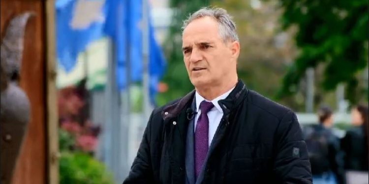 Hasani tregon raportet me Hashim Thaçin, Rexhep Selimin dhe Kadri Veseli