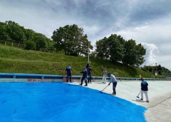 Rama: Pas 10 vjetësh, pishinës së Gërmisë po i kthehet freskia