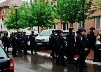 Automjetet e Policisë së Kosovës bllokohen nga protestuesit serbë në Zveçan