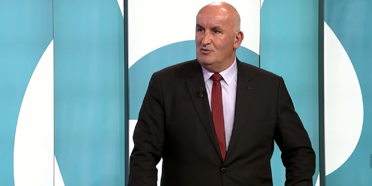 Haliti: Nuk e kam pas lehtë çështjen e ujit të pijes, për shkak kontratave që nënshkruhen