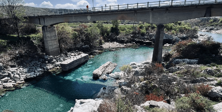 Ura e Mesit mbushet me turistë