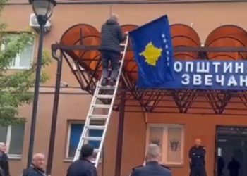 Vendoset flamuri i Republikës së Kosovës në Zveçan