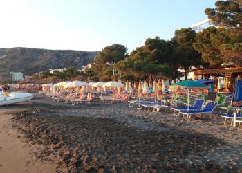 Mos hani këto ushqime duke bërë plazh!