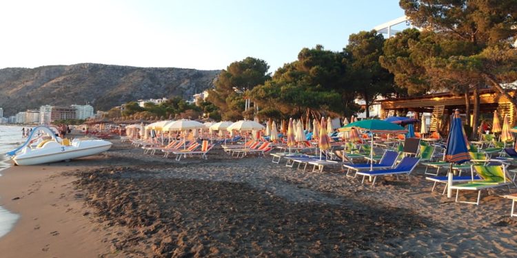 Mos hani këto ushqime duke bërë plazh!