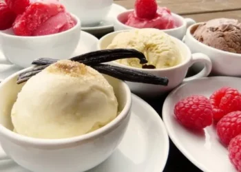 Receta më thjeshtë e akullores së përgatitur në kushte shtëpie për 5-së minuta