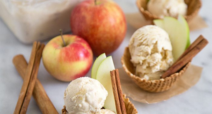 Akullore me mollë e kanellë