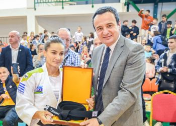 Kurti: Majlinda Kelmendi është simbol i suksesit në Republikën e Kosovës