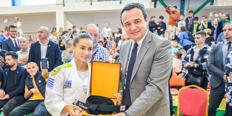 Kurti: Majlinda Kelmendi është simbol i suksesit në Republikën e Kosovës