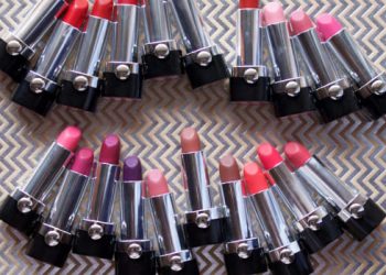 Trendi i buzëve mat rikthehet përsëri