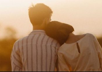 Këto zakone e bëjnë marrëdhënien në çift më të lumtur