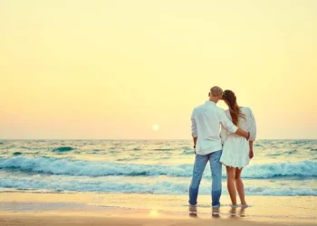 Vajza, ja si ta kuptoni se një djalë po çmendet pas jush!