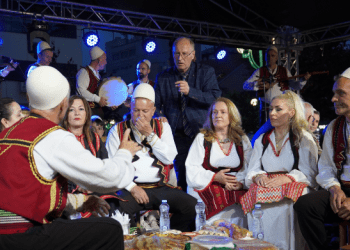 Nën tingujt e folklorit mbahet “Sofra Tradicionale” në Ferizaj