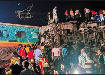 Indi, 50 të vdekur dhe 300 të lënduar pas një përplasjeje të trenit