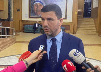 Krasniqi: Kurti si gjithmonë e krijon krizën pastaj tërhiqet