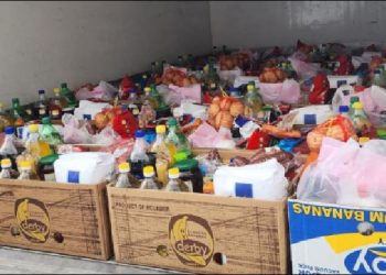 Policia shpërndan pako ushqimore për disa familje në nevojë në Ferizaj