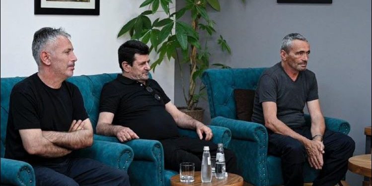 Pas lirimit 3 zyrtarët policorë i shkojnë në zyrë Sveçlës, detaje nga atje