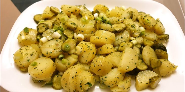 Burra dhe gra, djem e vajza, ju prezantojmë sallatë verore me patate dhe majdanoz