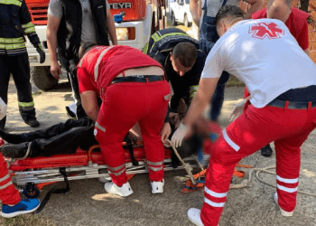 Zjarrfikësit arrijnë të shpëtojnë personin që ra në bunar në Shirokë të Suharekës