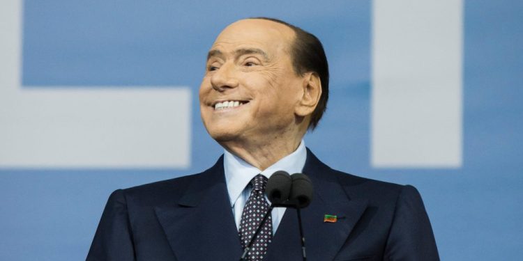 Nisin homazhe për Berluskonin, e konsiderojnë humbje të madhe për Italinë