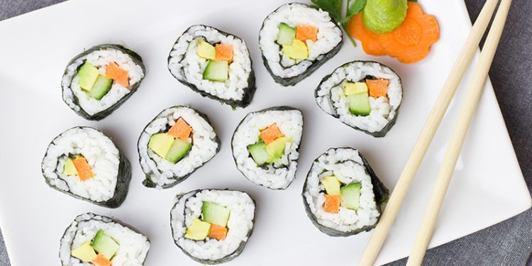 Goca dhe gra, mjaftë konsumuat sushi nëpër restorante, ja receta gatuajeni në shtëpi!