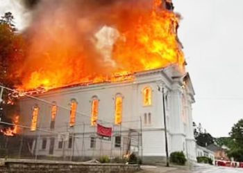 Shkatërrohet një kishë 280 vjeçare në Massachusetts të Anglisë