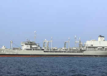 Anija pranë Holandës kaplohet nga zjarri, vdes një person