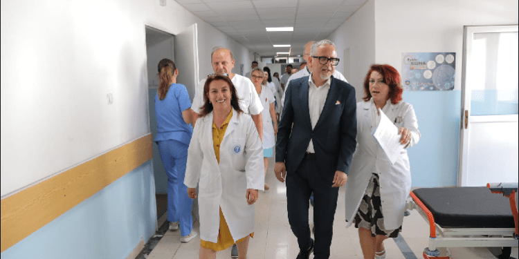 Shtohen kërkesat e qytetarëve për të marrë shërbime në Klinikën e Gastroenterologjisë