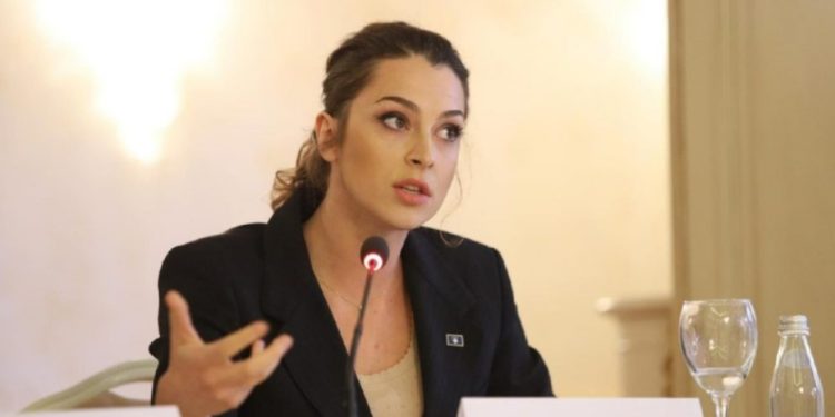 Kica-Xhelili: Sveçla duhet të largohet nga pozita e tij menjëherë