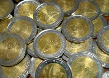 Kosova vërshohet nga paratë false 2 euro, qytatarët dhe bizneset në hall!