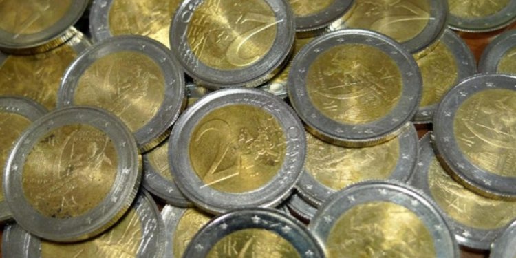 Kosova vërshohet nga paratë false 2 euro, qytatarët dhe bizneset në hall!