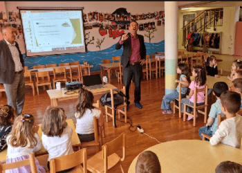 Fëmijët e Ferizajt mbajnë aktivitet për ruajtjen dhe kursimin e energjisë elektrike