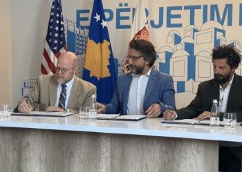 Kryetari Rama dhe Hovenier nënshkruajnë marrëveshjen “Ndërtimi i urave përmes artit dhe kulturës”