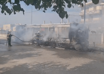 Indi, merr flakë autobusi pastaj del nga rruga, raportohet për 25 viktima