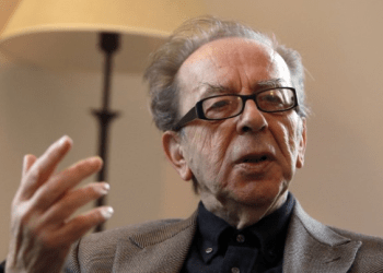 Në tarracën e Kullës Veneciane u zhvillua performanca poetike “Medalioni i Hënës”, dedikuar Ismail Kadares