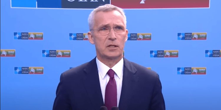 Stoltenberg: Jam i gatshëm të takohem me Vuçiqin