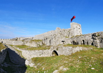 Kalaja e Rozafës destinacion i vizitorëve vendas dhe të huaj