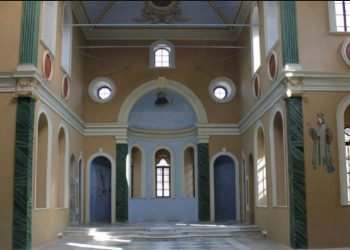 Kisha ortodokse “kthehet” në një vend argëtimi