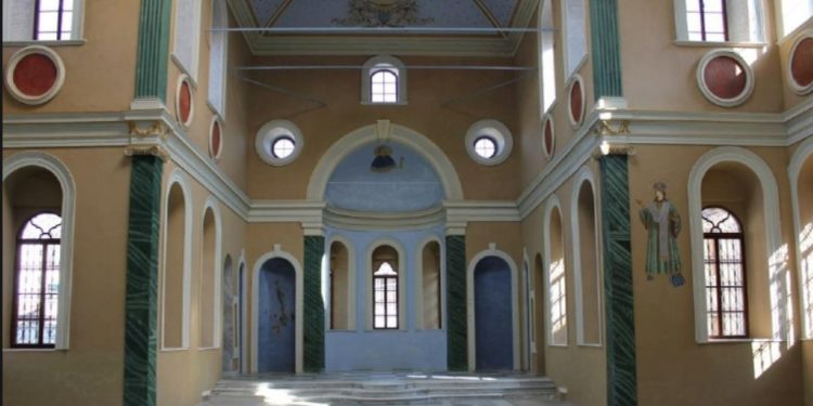 Kisha ortodokse “kthehet” në një vend argëtimi