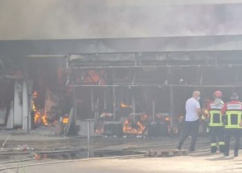 Digjet ETC në Klinë, zjarrëfikësit dhe policia ndodhen në vendin e ngjarjes