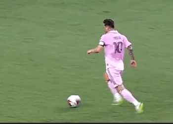 Bëhet viral momenti kur tifozët largohen pas zëvendësimit të Messit