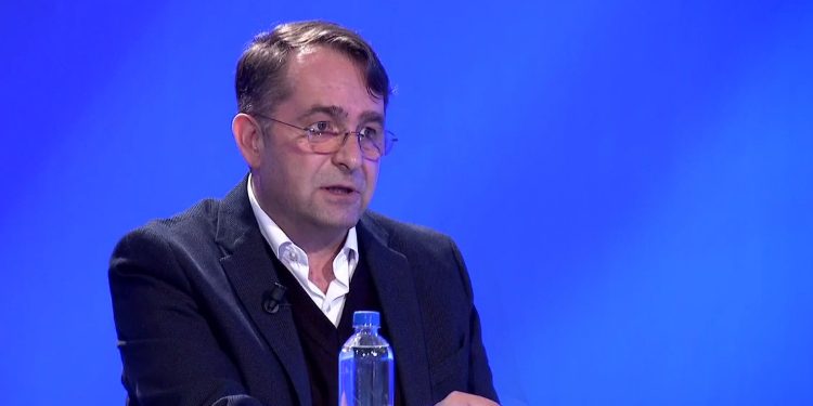 Ish-ambasadori Peci: Vendimi për mbylljen e Klan Kosovës, më kujton mbylljen e RTP-së