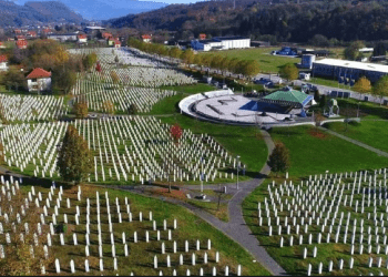 Haradinaj kujton masakrën e Srebrenicës: Millosheviqi vazhdoi me gjenocid të ri në Kosovë