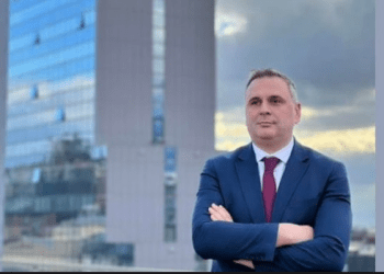 Pse nuk mund të rrezohet Qeveria Kurti sipas Bajqinovcit?