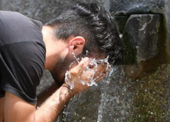 Qindra mijëra banorë mbesin pa energji elektrike dhe ujë në Catania të Sicilisë nga vala e të nxehtit