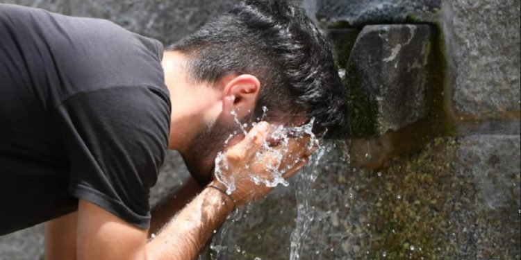 Qindra mijëra banorë mbesin pa energji elektrike dhe ujë në Catania të Sicilisë nga vala e të nxehtit