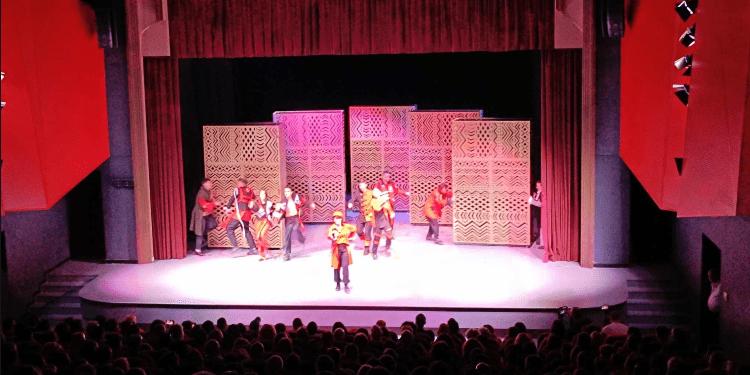 Kthehet në skenë pas 60 vitesh, vepra e Shekspirit mbush sallën e teatrit të Korçës